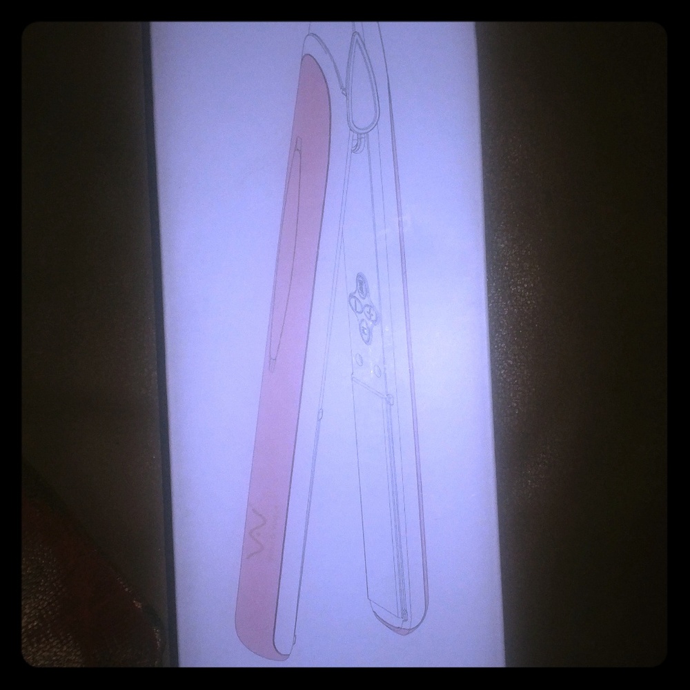 Vivid and vogue flat iron